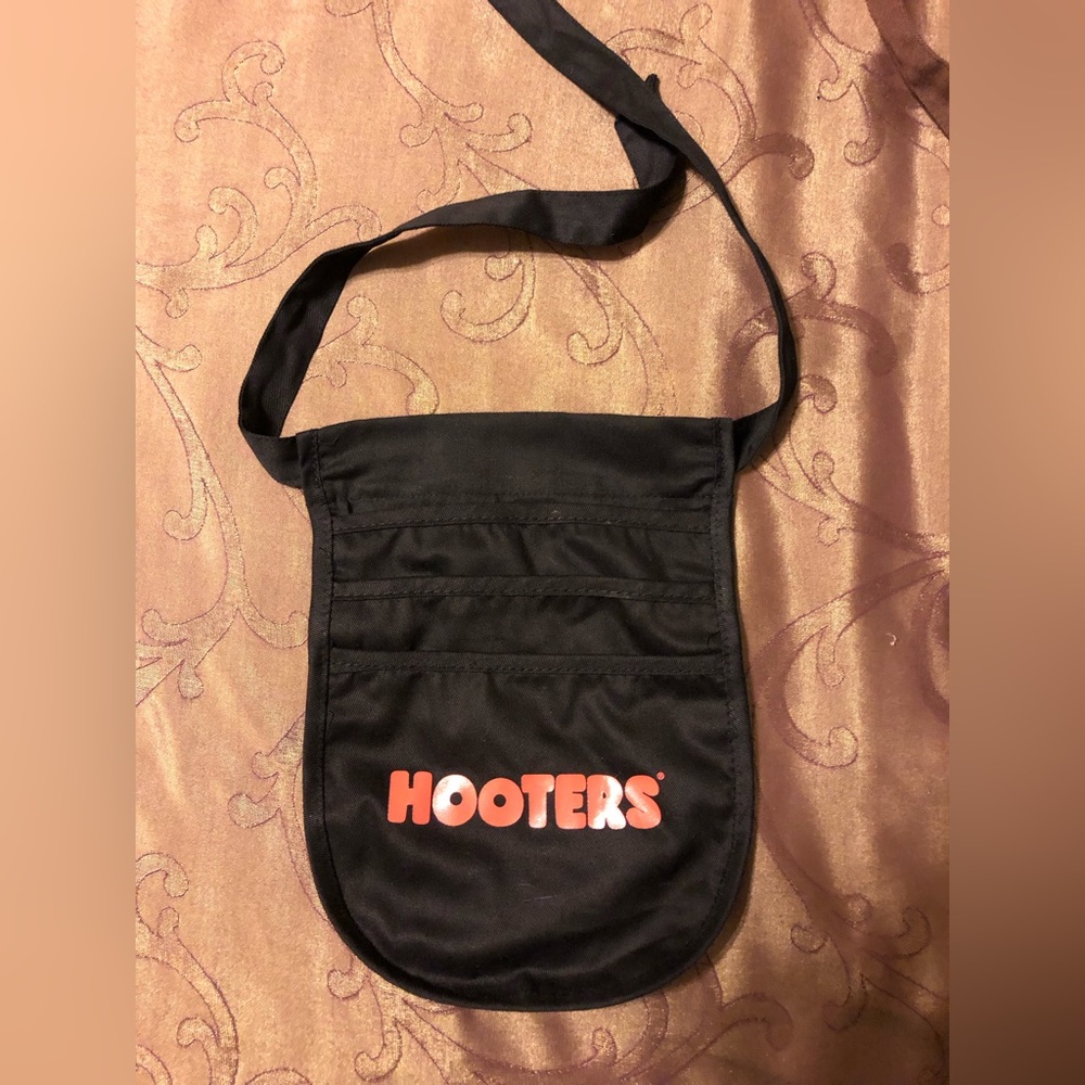 Black Hooters Pouch